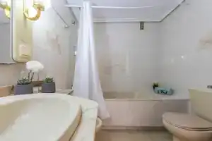 Apartamento con piscina a 250m de la playa, Ла-Пинеда