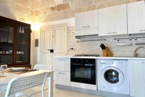 Historic cottage, central location, suitable for couples-La Casetta by Chez Isabelle, Монополи