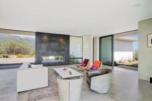 New Listing! Luxe Hilltop : Epic Views & Pool 3 Bedroom Home, Санта-Барбара