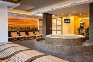 Hotel Bassiana, Шарвар