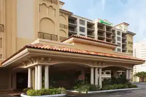 Апарт-отель «Holiday Inn & Suites, an IHG», Клируотер Бич