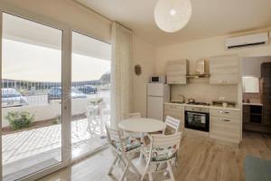 Stunning Home in Pozzallo With Wifi and 1 Bedrooms, Поццалло