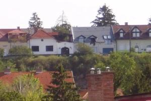 Szent György Apartman, Эгер