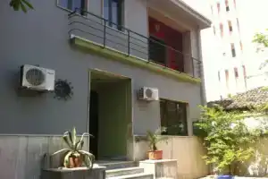 Trip'n'Hostel, Тирана
