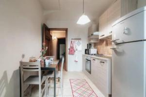 Flores Home, Бари