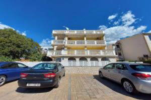 Apartments Irena, Цриквеница