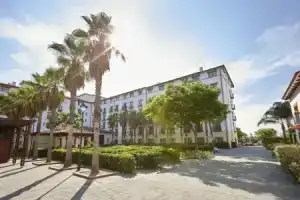 PortAventura® Hotel El Paso - Includes PortAventura Park Tickets, Салоу