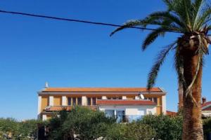 Luxurious Apartment in Zadar With Garden, Задар