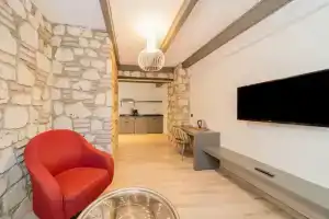Peaceful Hotel Room Near Hadrian s Gate, Анталья
