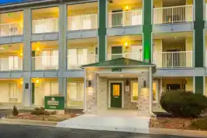 Апартаменты «HomeTowne Studios by Red Roof Denver - Glendale/ Cherry Creek», Денвер