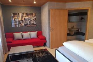 Hotel Garni Und Apartments Zur Krone, Хильпольтштайн