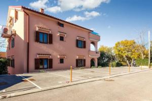 Awesome Apartment in Njivice With Wifi and 1 Bedrooms, Нживице