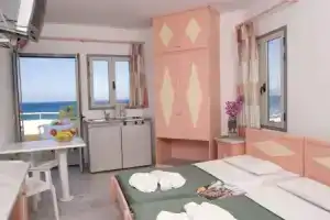 Manousos Sea Studios, Георгиуполис