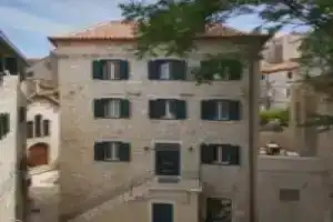 Villa Dobric-Vestibul Palace Annex, Сплит