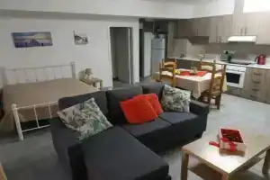 Adonis Apartment, Пафос