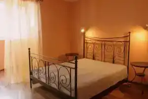 На Клубничной, Сочи