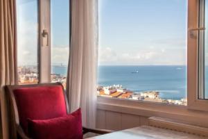 Flat With Mesmerizing Sea View in Konak, Измир