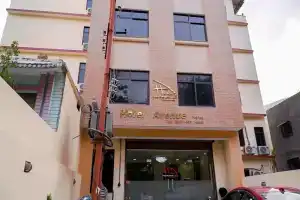 Hotel «Avenue», Бутвал