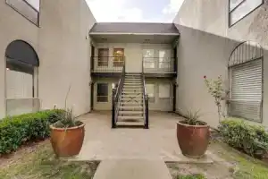Contemporary Dallas Condo w/ Pool Access!, Даллас