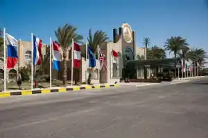 Jasmine Village, Сахл Хашиш