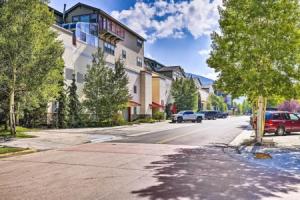 7 Mi to Slopes: Main Street Condo in Dillon, Диллон