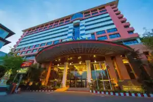 Town In Town Hotel Bangkok - Sha Plus, Бангкок