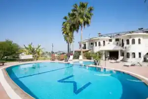 Meryem's Hotel, Кирения