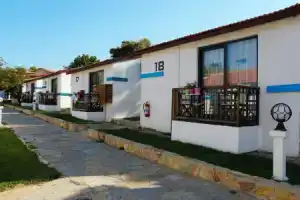 Maya Bistro Hotel & Beach, Сигаджик