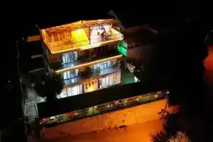 Just Dream Apartment, Каш