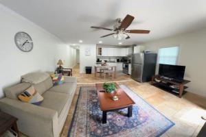 Renovated 2 Bedroom in Durham Superhost, Дарем