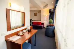 Samaa Hotel, Бухарест