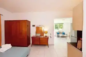 LiRi Family Paradise, Иксия