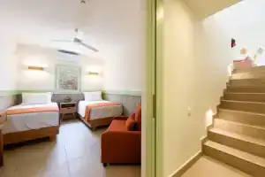 Plioni- Villas With Private Pool & Suites With Hot Tub, Кастраки