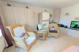 Flussblickwohnung mit Terrasse, Pool, Garten&Sauna - Zi2, Зебниц