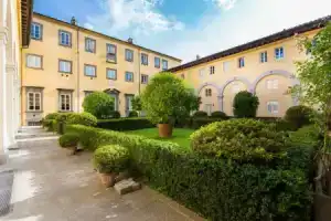 Casa Mina In Lucca With 4 Bedrooms And 3 Bathrooms, Лукка