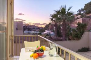 Pool and Sea, charming Merill Apart 5, Мелиха