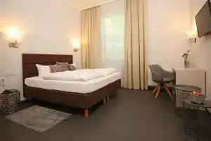 Landhotel Potsdam, Потсдам