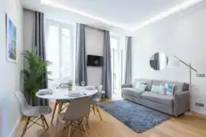 Brand New 1 Bdr Place du Pin, Ницца