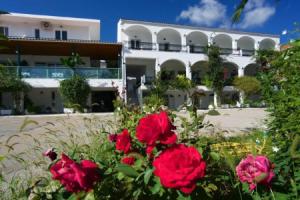 Hotel «Athina», Сами