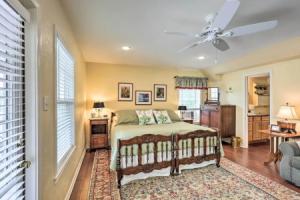 Studio in College Station w/ Expansive Deck!, Колледж-Стейшен