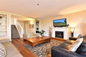 Villa 3br Vista Resort Condo located within Cypress Lakes Resort (nothing is more central), Поколбин