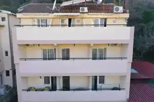 For-A Apartmani, Бечичи