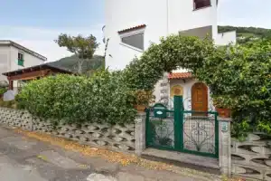 Nice Apartment in Ischia With 3 Bedrooms and Wifi, Искья