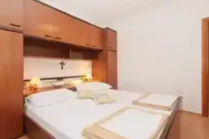 Beautiful Apartment Nora - near the beach, Привлака