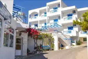 Castelia Bay Hotel, Лакки