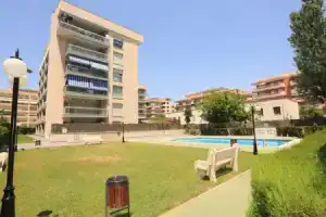 Apartamento Moderno Para 5 Personas en La Pineda, Ла-Пинеда