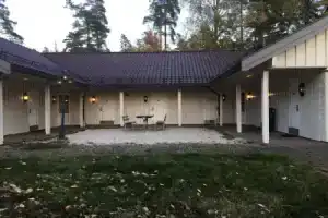 Storebaug Gjestegård, Мосс