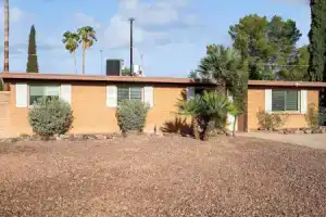 Family-friendly Desert Oasis 5 Bedroom Home by RedAwning, Тусон