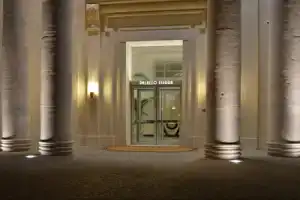 Отель «Palazzo Esedra», Неаполь