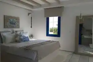 Athina Studios & Suites, Айя-Анна